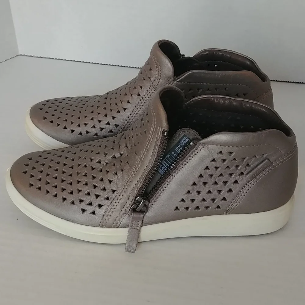 Ecco Bootie Size 5 Laser‎ Cut Sneaker Stone Metallic Leather Sneaker